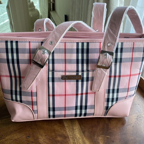 Burberry bag I got last year, but never used it because it’s just not me! - Picture 2 of 3